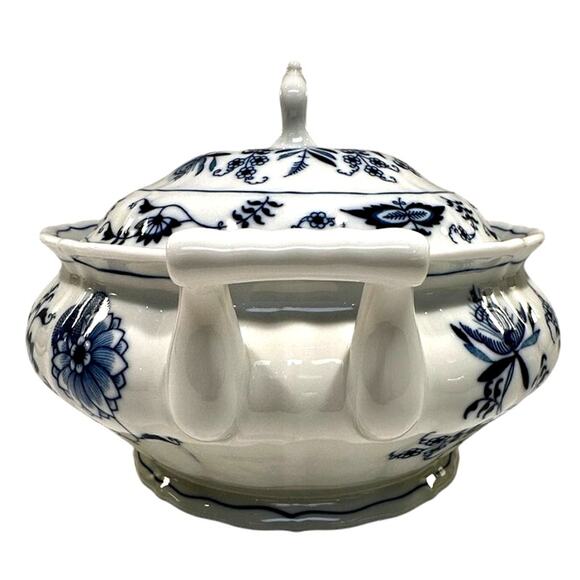 Blue Danube Japan Cobalt Blue Onion Round Covered Vegetable Serving Dish - Picture 3 of 7